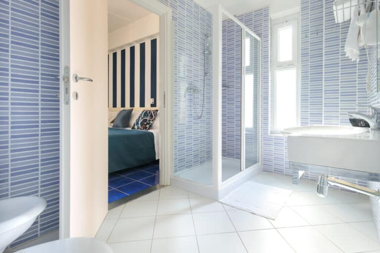 Hotel Caravelle Cattolica - Sea View Superior Room bagno 1
