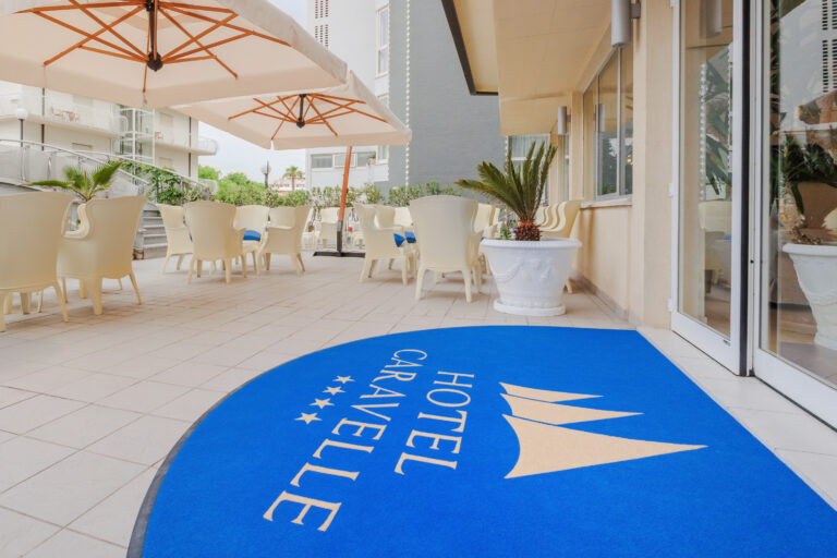 Hotel Caravelle Cattolica - Terrazza esterna lato piscina2